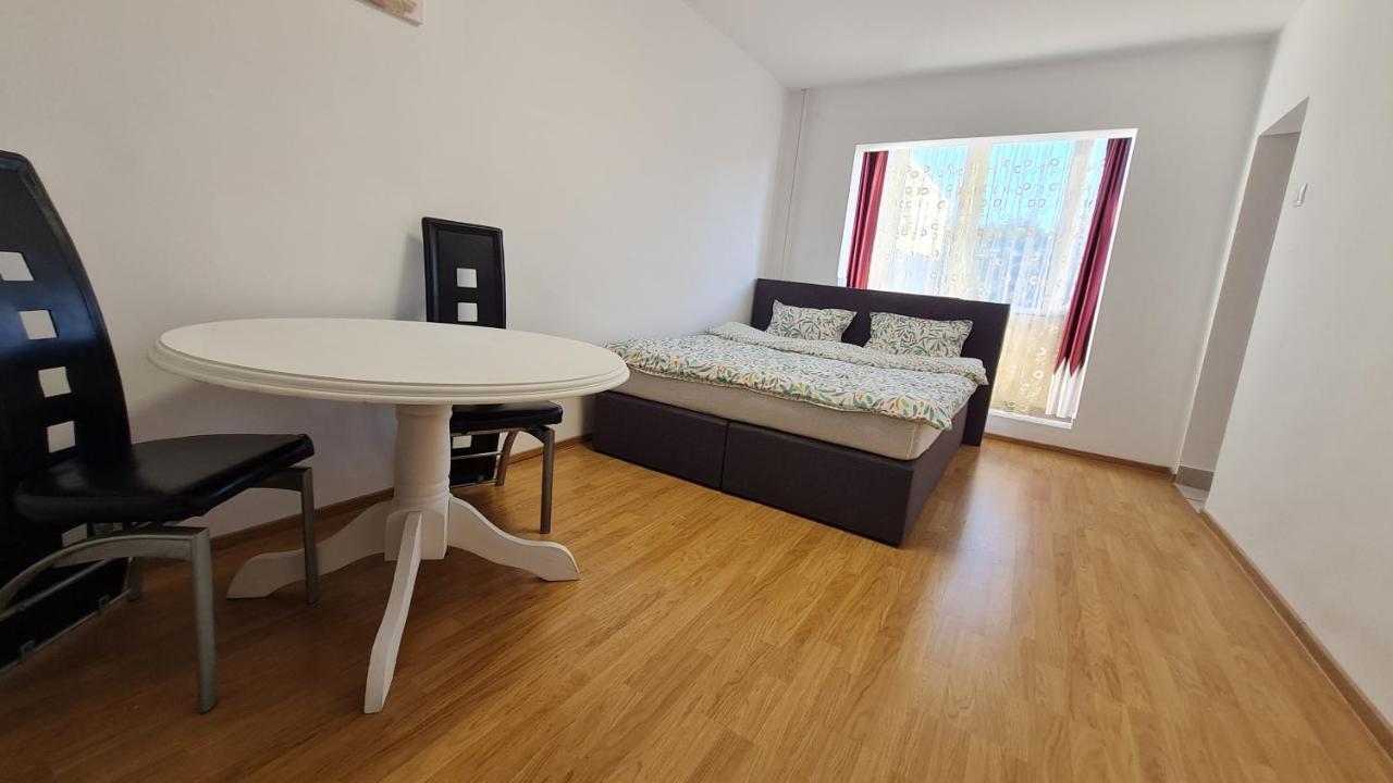 Studio Chic Symphony Parcare Privata Arad Exterior photo